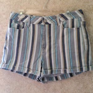High-rise curvy Striped shorts